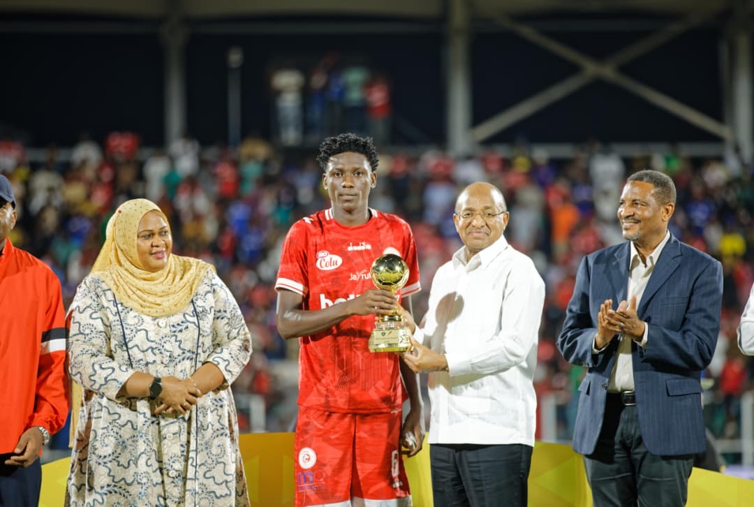RAIS DKT. MWINYI AKABIDHI KOMBE LA MUUNGANO 2026, SIMBA YAIBUKA BINGWA