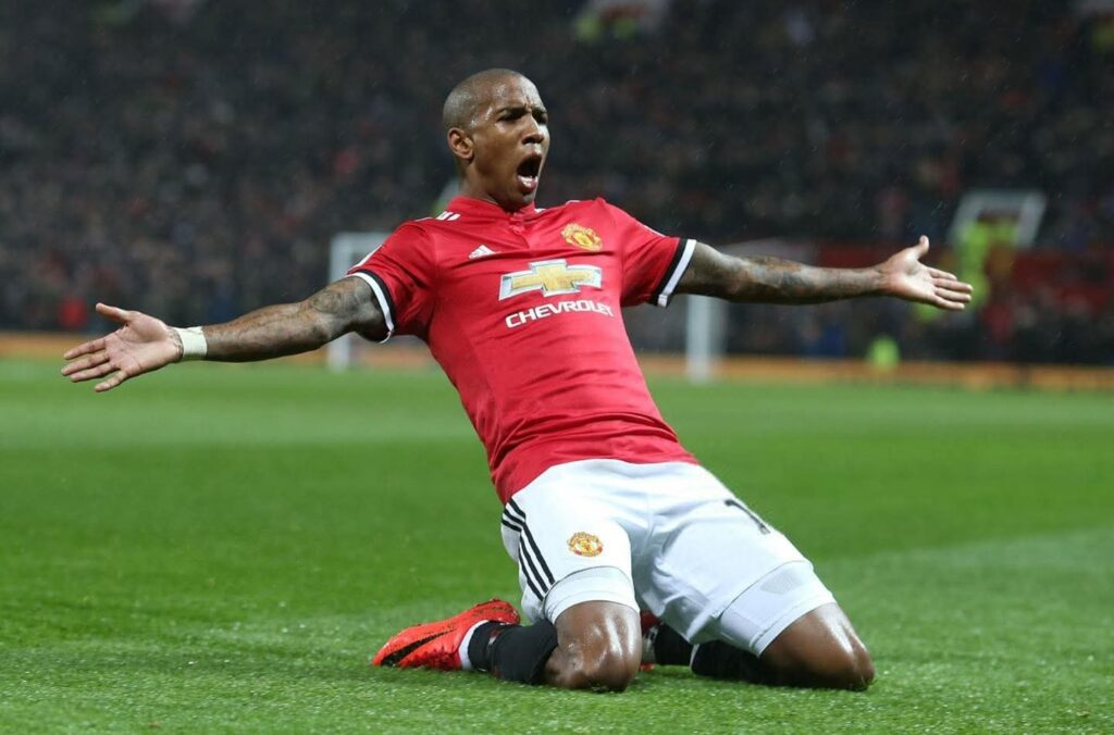 ASHLEY YOUNG ATANGAZA KUSTAAFU SOKA BAADA YA MIAKA 23