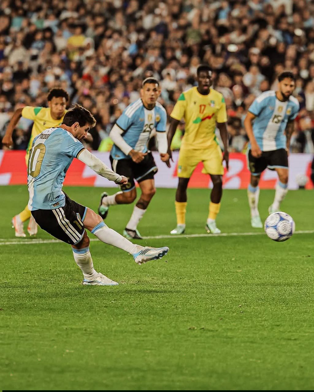 MESSI AAGA TIMU YA TAIFA YA ARGENTINA KAMA SHUJAA