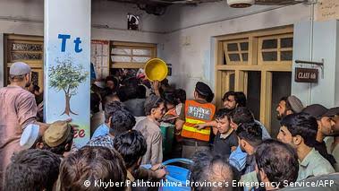 PAKISTAN: WATU 28 WAFARIKI, 19 MAJERUHI BAADA YA PAA LA SHULE KUANGUKA PESHAWAR